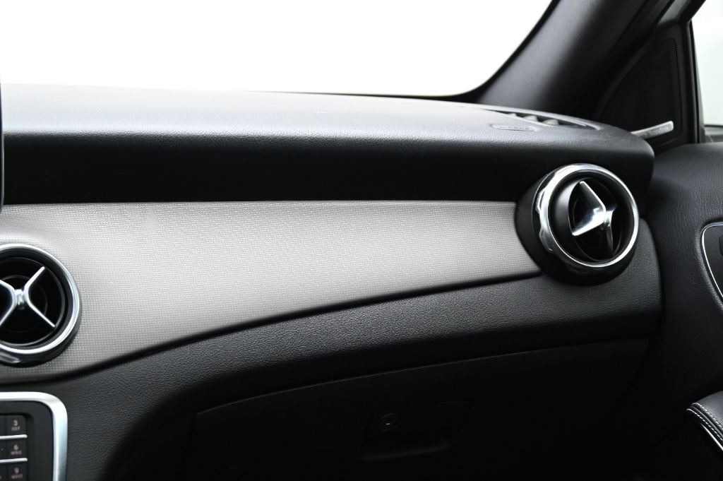 Used 2019 Mercedes-Benz GLA 250 4MATIC image 35