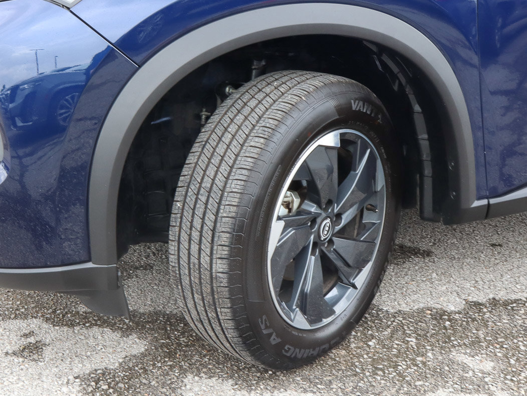 Used 2025 Nissan Rogue SV AWD/4WD image 16