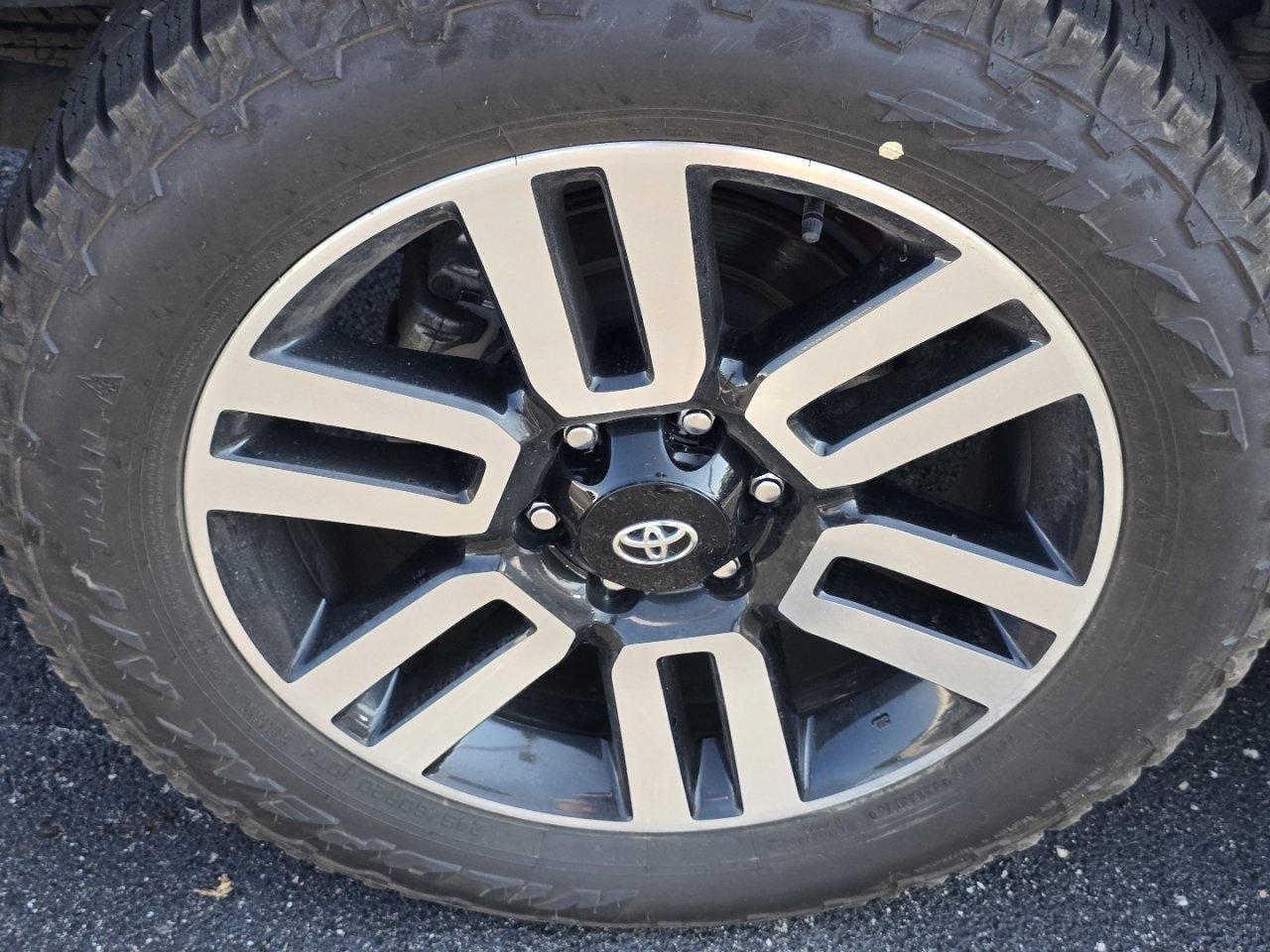 Used 2023 Toyota 4Runner Limited AWD/4WD image 9