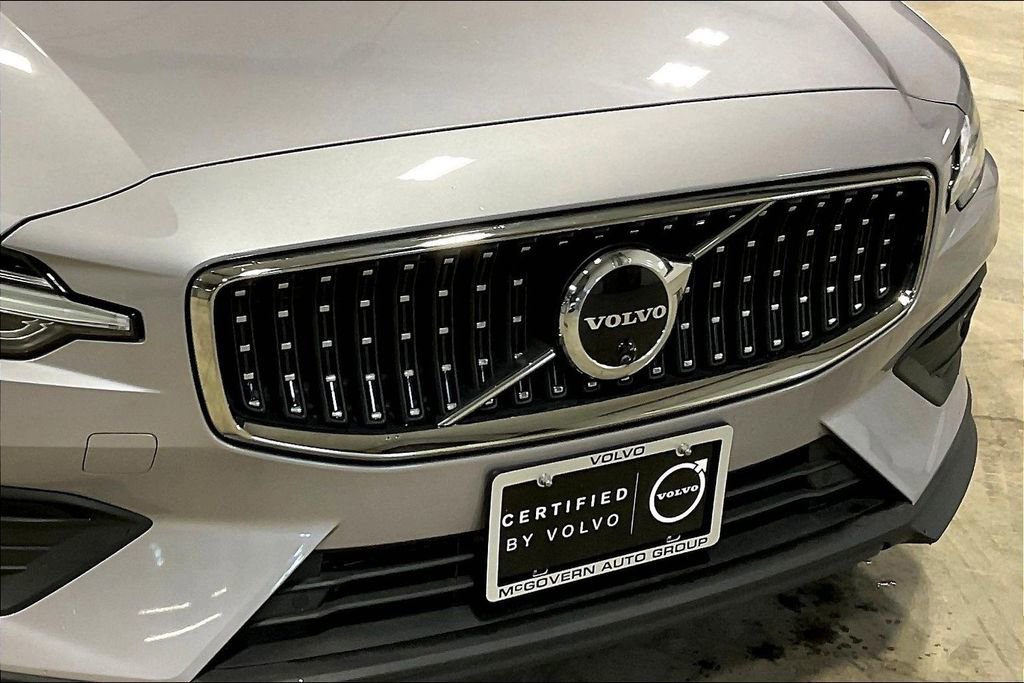 Used 2026 Volvo V60 B5 Cross Country Ultra w/ Climate Package image 33