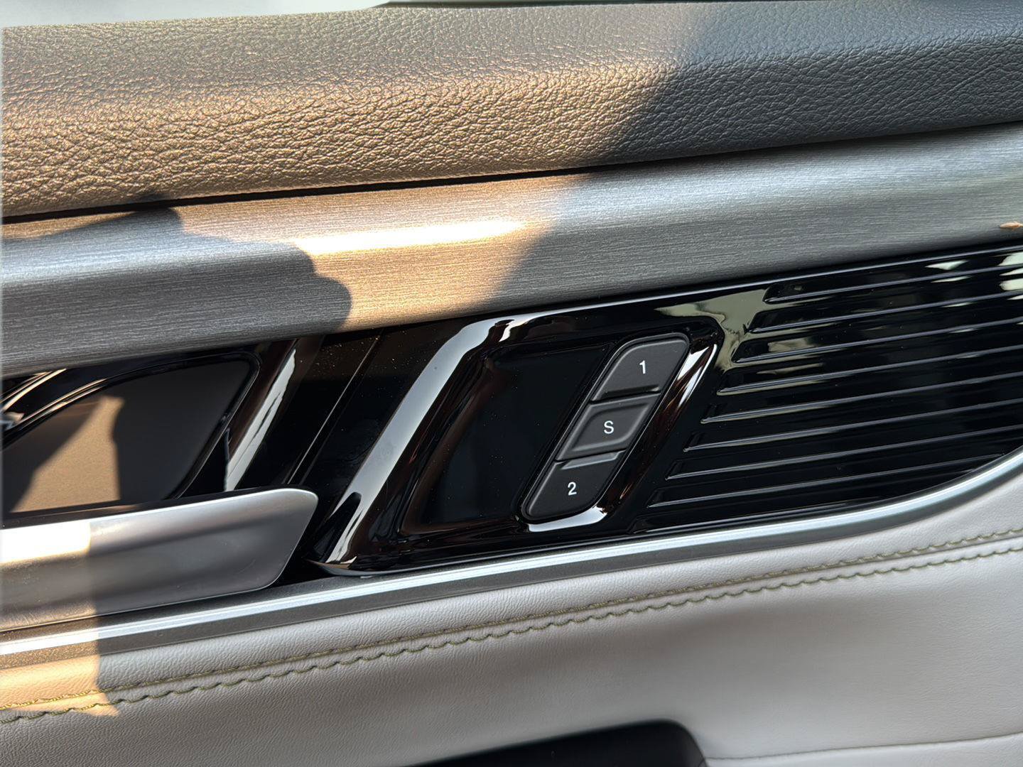 New 2026 Jeep Grand Wagoneer Limited AWD/4WD image 15