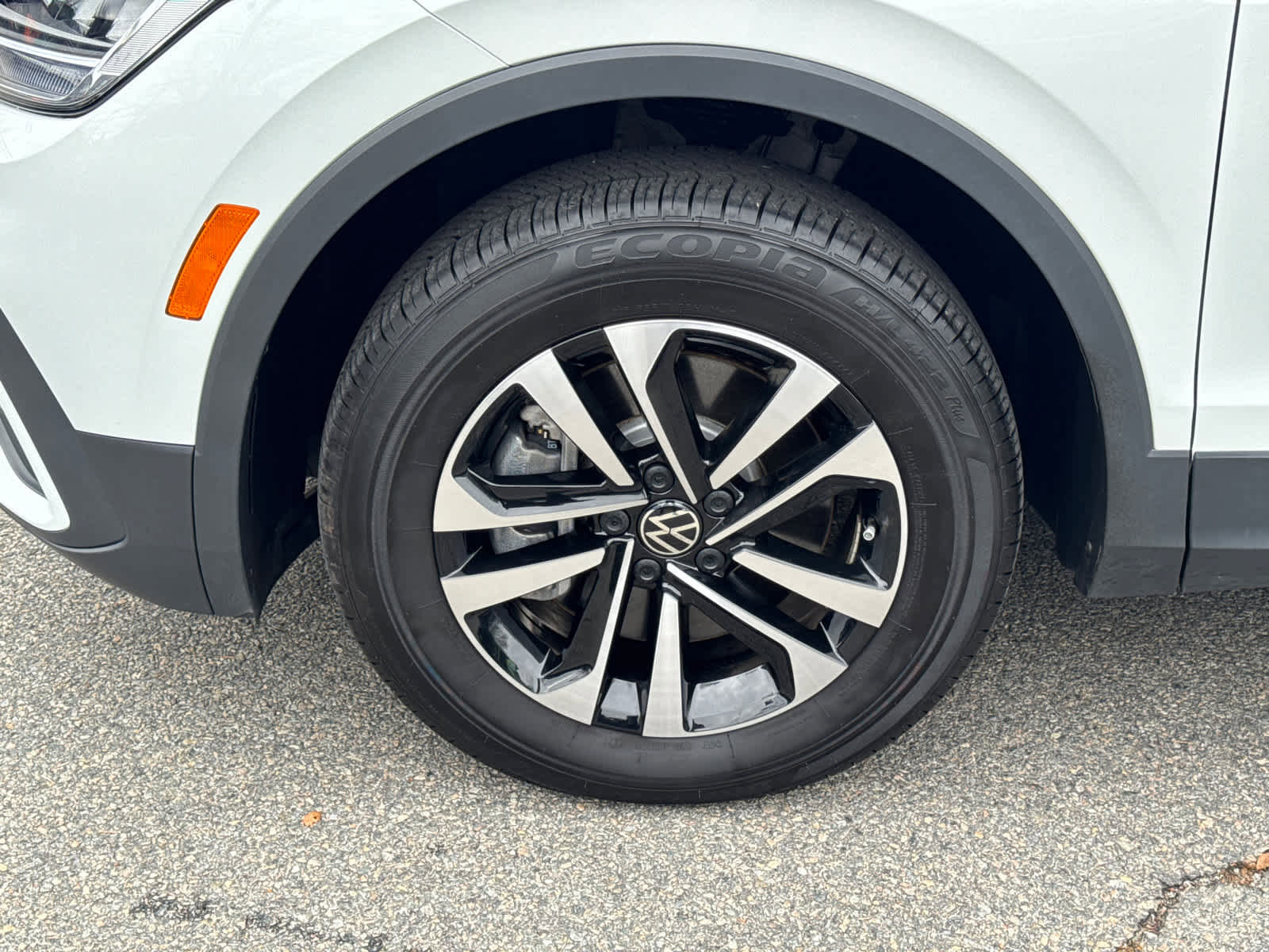 Used 2024 Volkswagen Tiguan S image 10