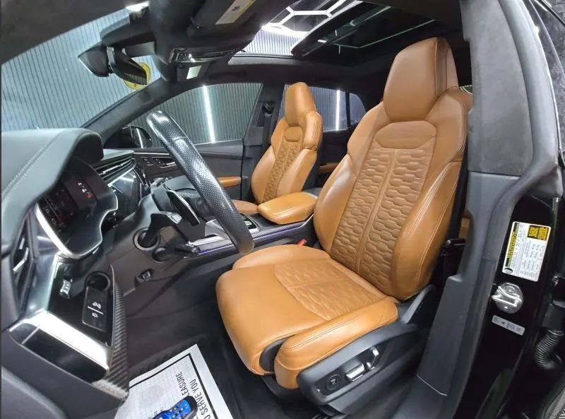 Used 2021 Audi RS Q8 w/ Luxury Package AWD/4WD image 2