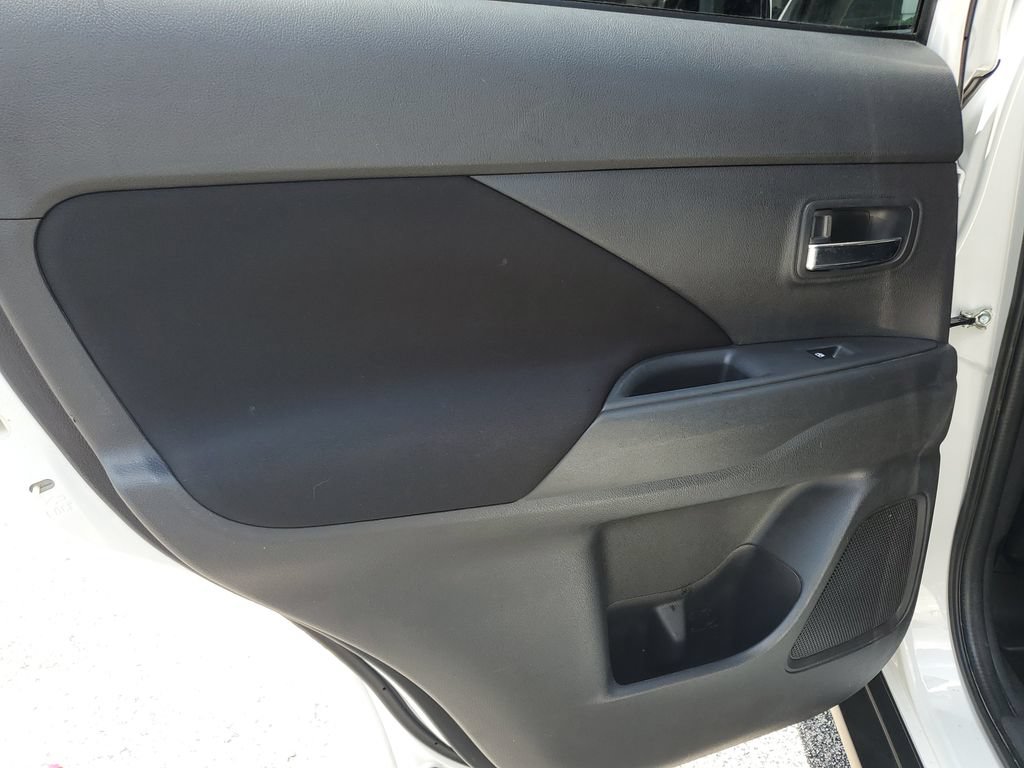 Used 2018 Mitsubishi Outlander ES AWD/4WD image 10