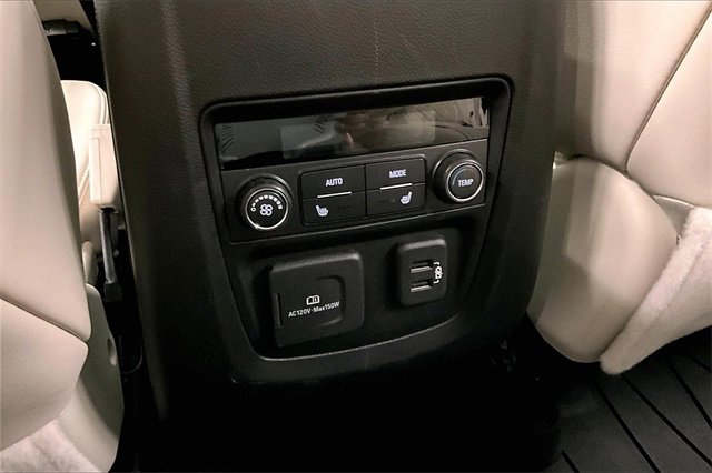 Used 2022 Buick Enclave Avenir image 30