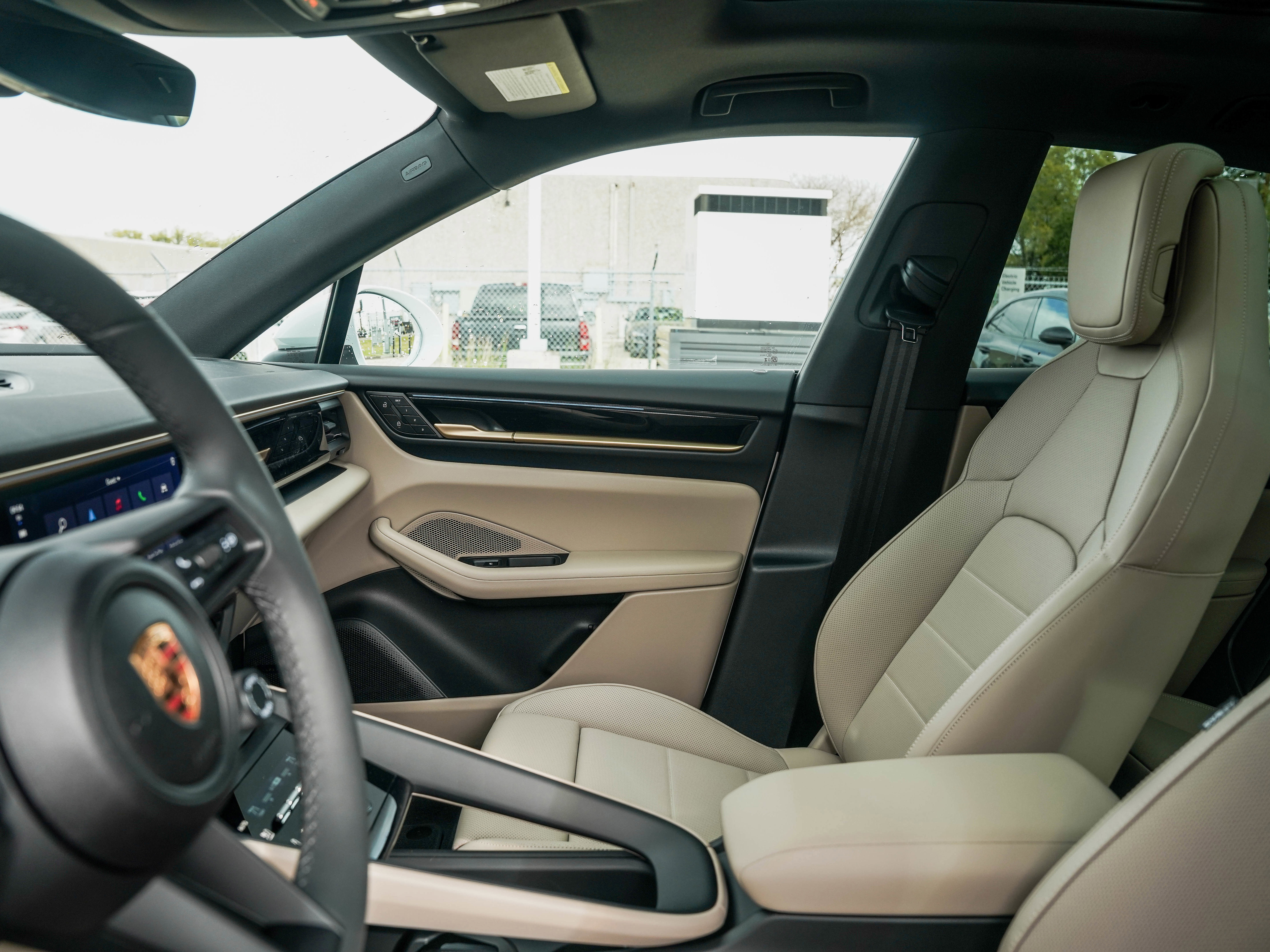 Certified 2025 Porsche Macan Electric image 22