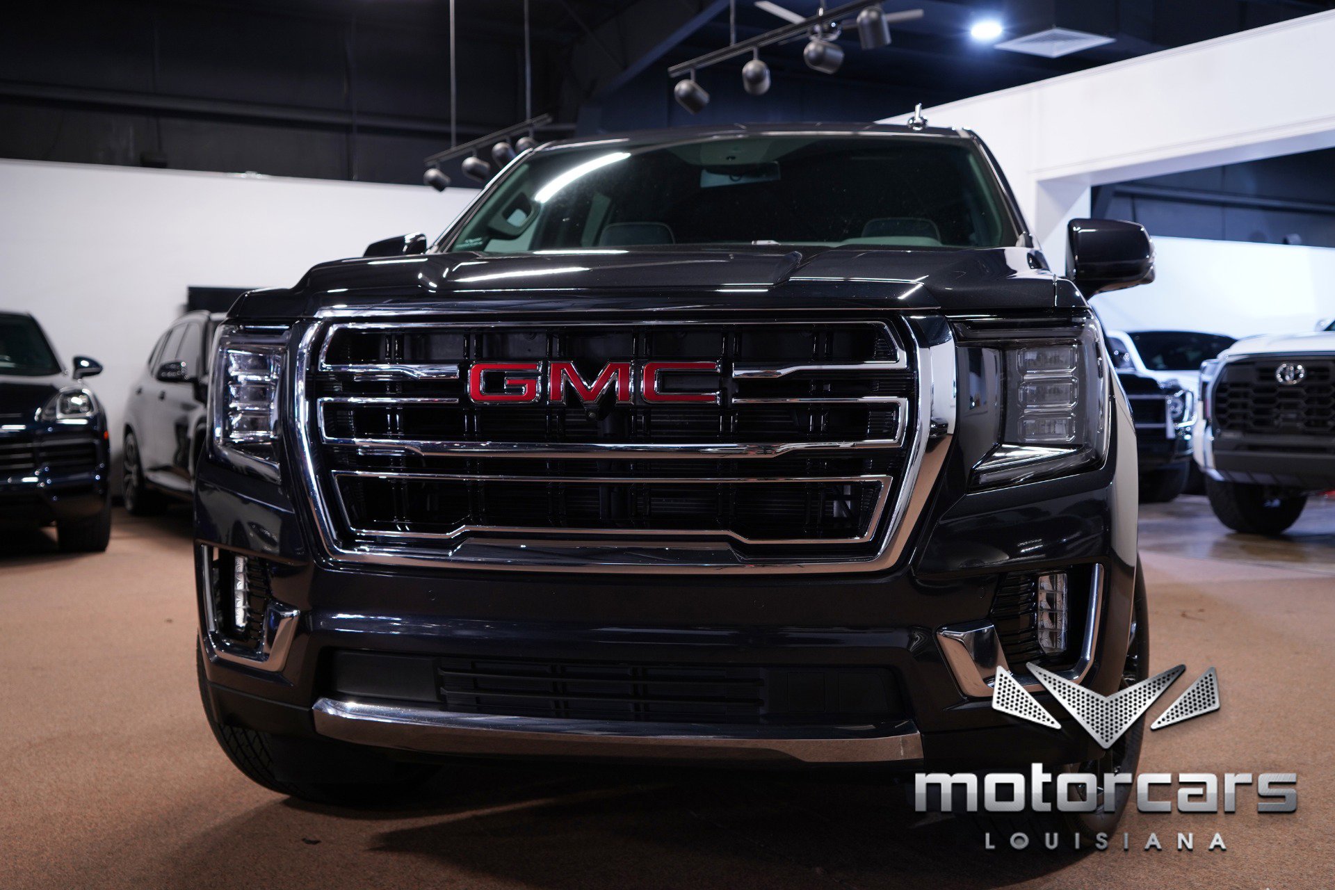 Used 2023 GMC Yukon SLT w/ SLT Premium Package image 1