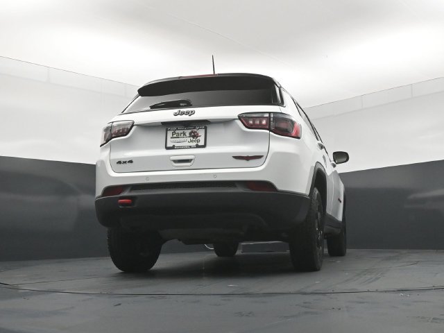 Used 2023 Jeep Compass Trailhawk w/ Trailhawk Convenience Group AWD/4WD image 23