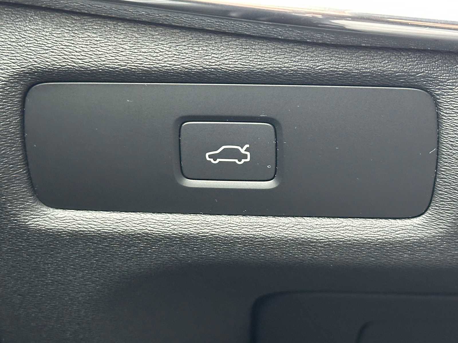 Certified 2023 Volvo S90 B6 Plus AWD/4WD image 33