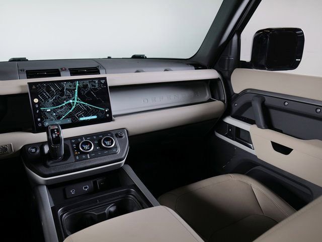 Used 2023 Land Rover Defender 110 SE image 22