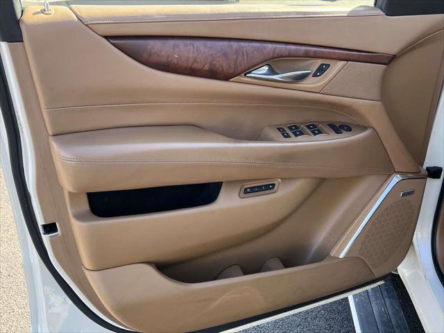 Used 2015 Cadillac Escalade ESV Platinum AWD/4WD image 16