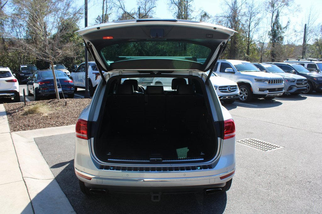 Used 2017 Volkswagen Touareg Wolfsburg Edition image 7