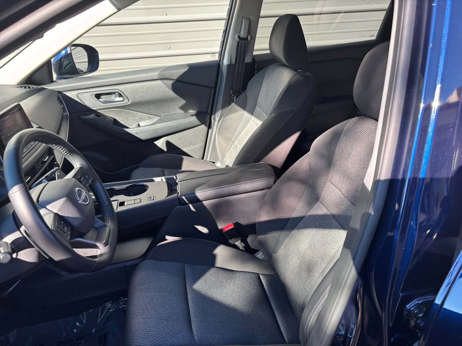 Used 2025 Nissan Rogue SV FWD image 35