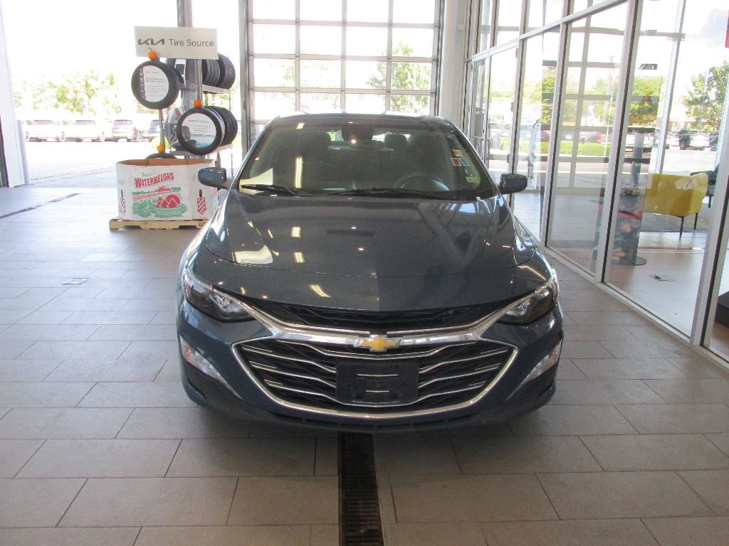 Used 2024 Chevrolet Malibu LT image 2