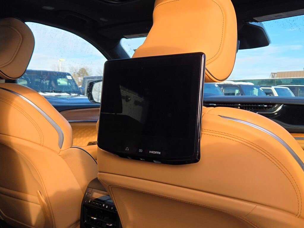 Used 2024 Jeep Grand Cherokee L Summit image 11