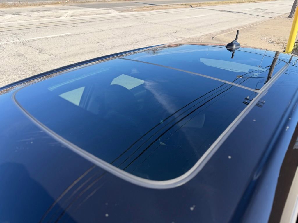 Used 2017 MINI Cooper 4-Door Hardtop image 11