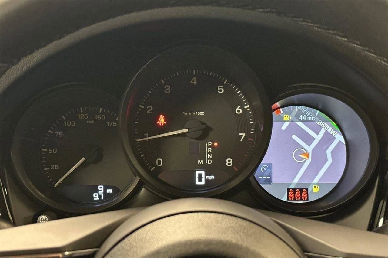 New 2025 Porsche Macan image 36