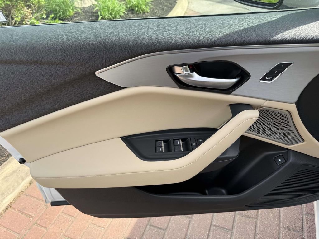 Used 2025 Acura TLX w/ Technology Package image 8