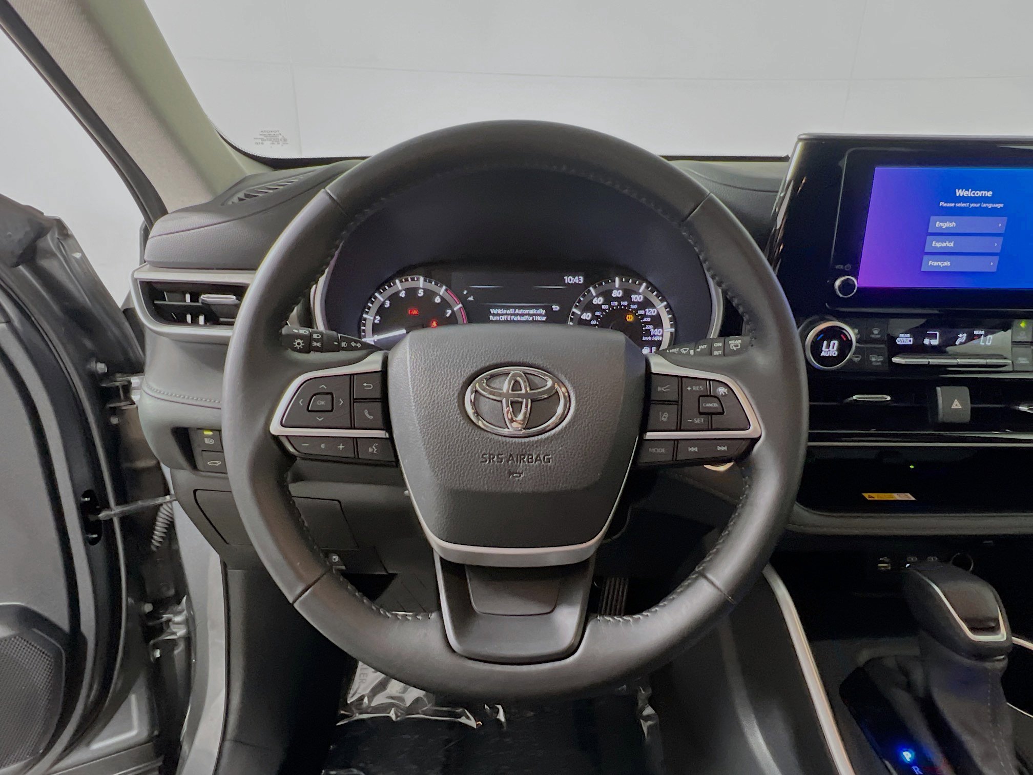 Used 2025 Toyota Highlander XLE image 18