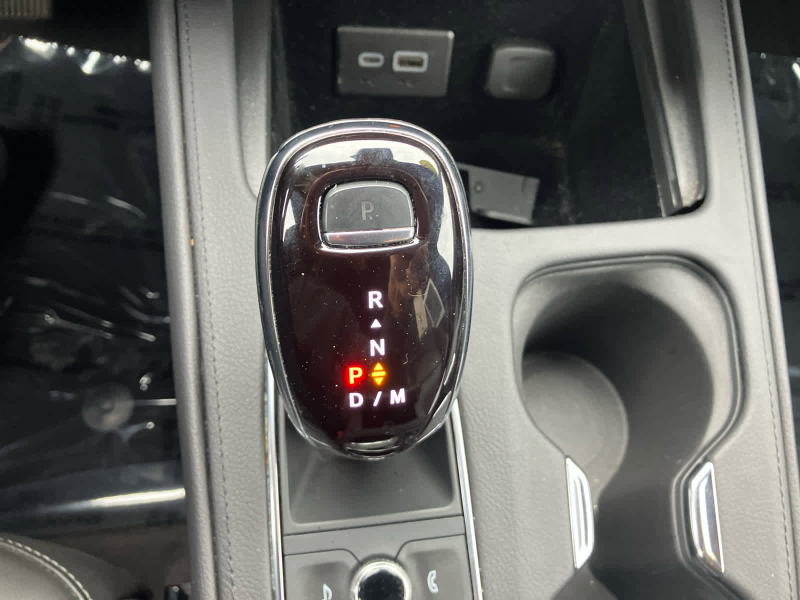 Used 2024 Cadillac XT4 Luxury w/ Cold Weather Package AWD/4WD image 13
