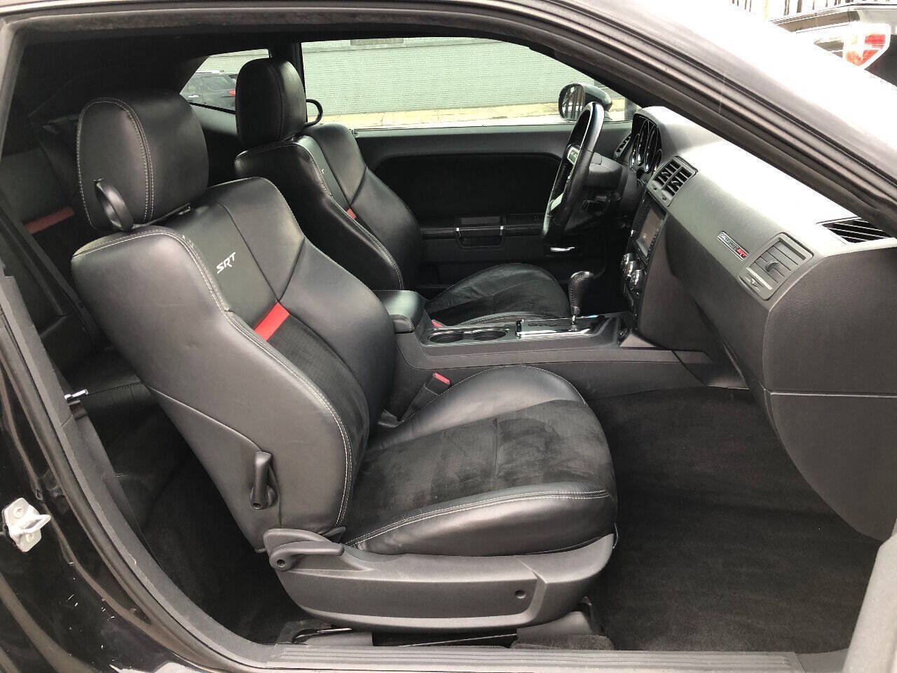Used 2010 Dodge Challenger SRT8 w/ SRT Option Group II RWD image 33