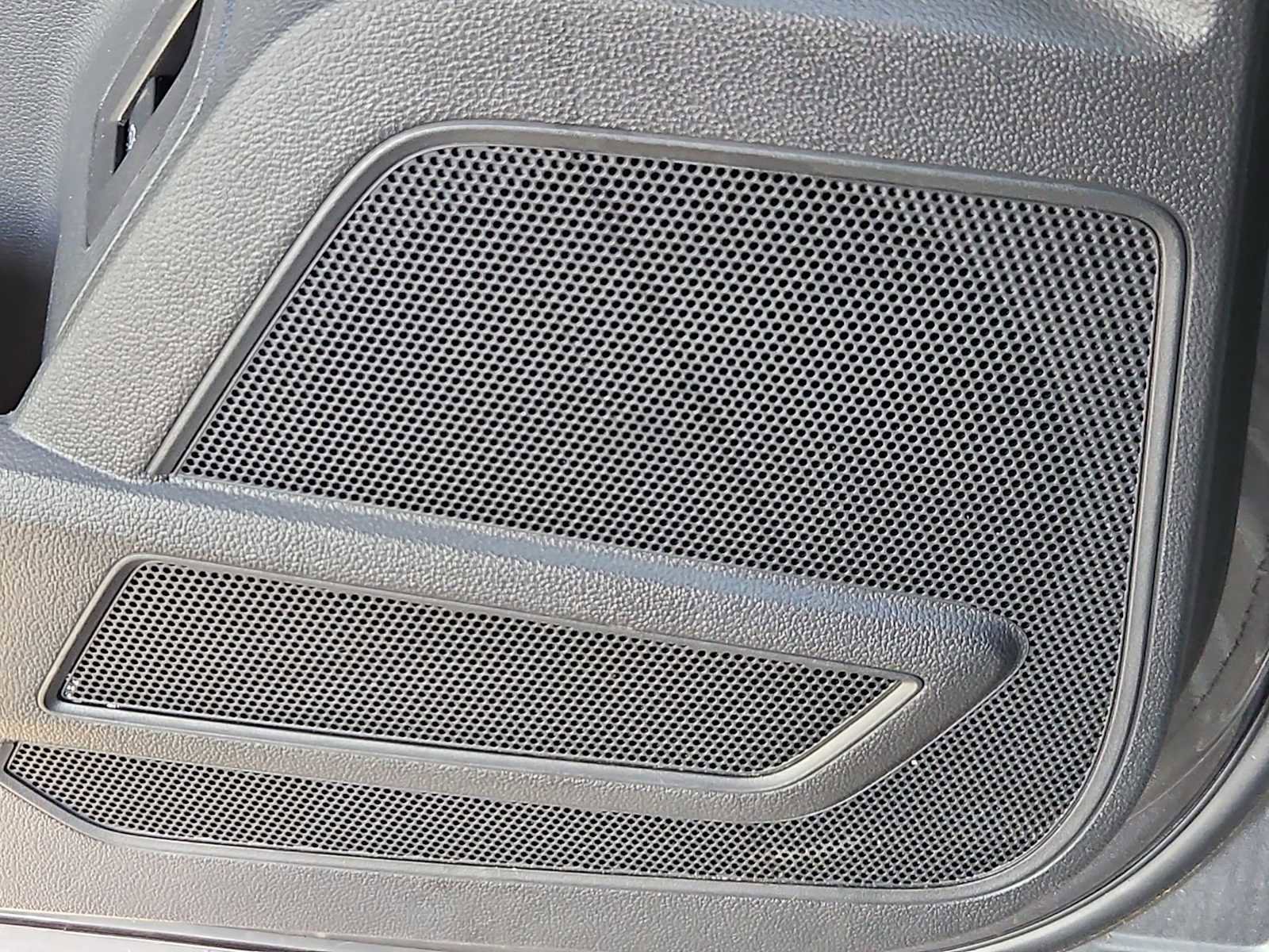 Used 2022 Volkswagen Atlas SEL R-Line image 32