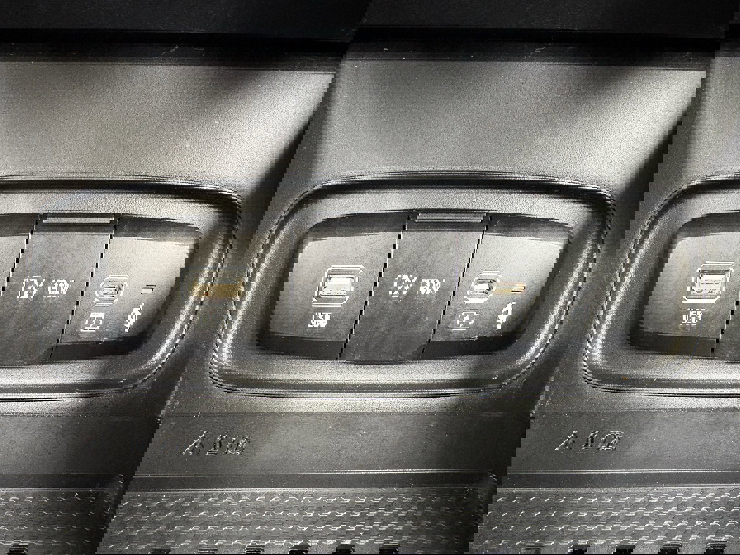 Used 2024 Hyundai Venue Limited image 23