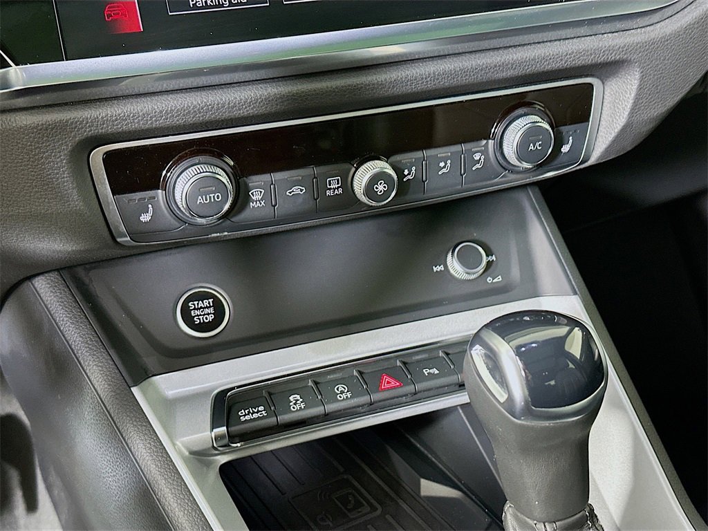 Used 2024 Audi Q3 2.0T Premium image 14