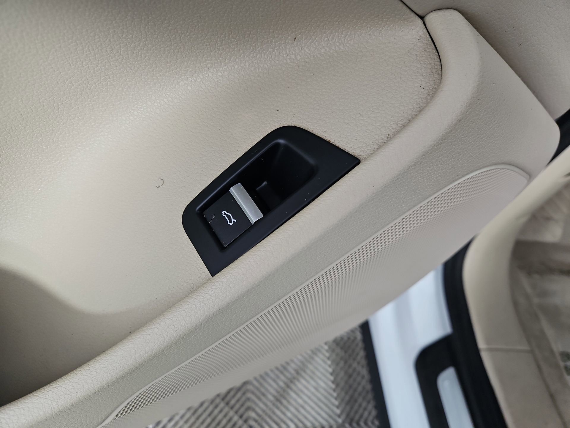 Used 2017 Audi Q7 3.0T Premium Plus w/ Premium Plus Package image 24