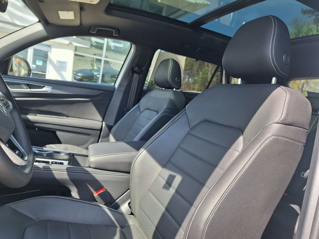 Used 2025 Volkswagen Atlas Cross Sport SEL R-Line image 11