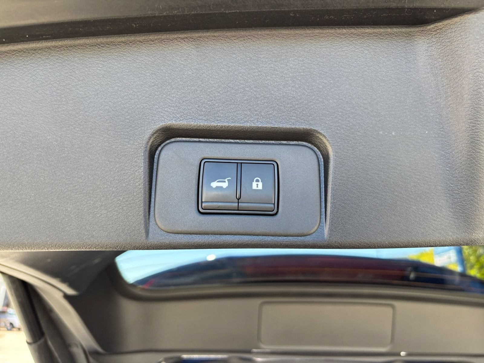 Used 2025 Nissan Rogue SV AWD/4WD image 22