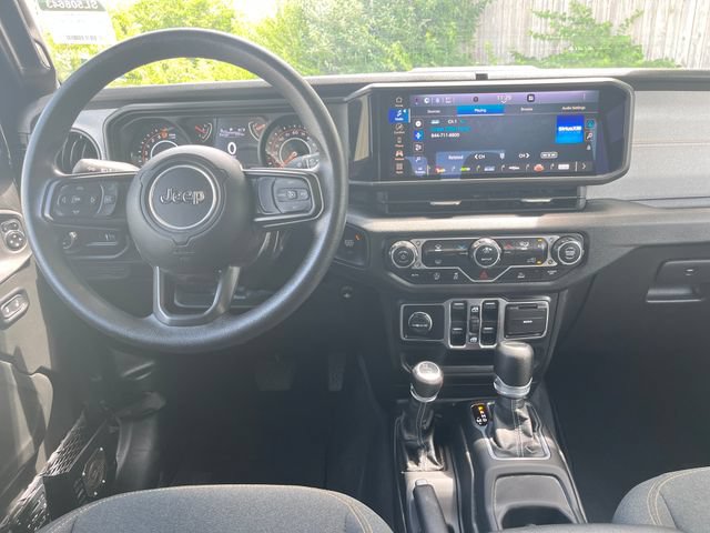 Used 2025 Jeep Gladiator Sport AWD/4WD image 14