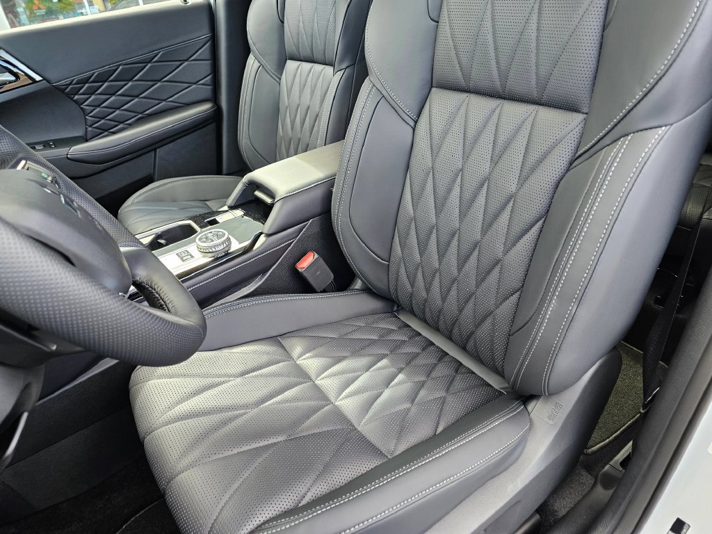 New 2026 Mitsubishi Outlander 4WD Plug-In Hybrid image 18