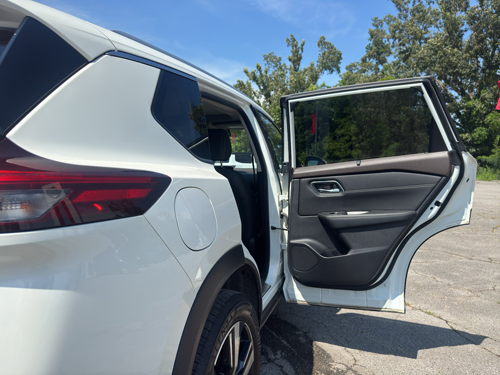 Used 2023 Nissan Rogue Platinum w/ Platinum Premium Package AWD/4WD image 21