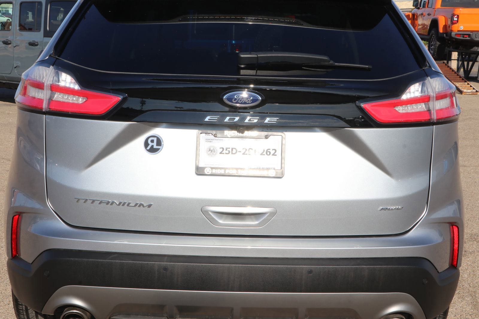 Used 2024 Ford Edge Titanium image 6