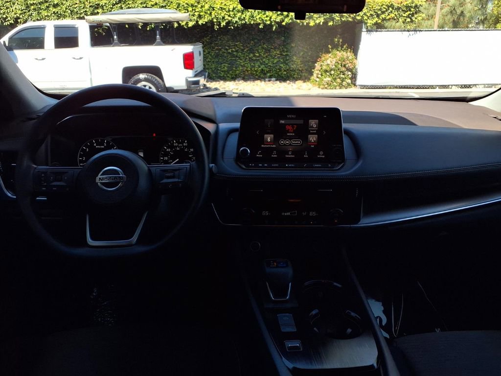 Used 2021 Nissan Rogue SV image 19