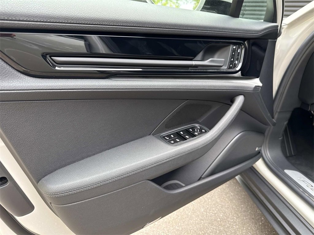 New 2025 Porsche Panamera 4 image 7