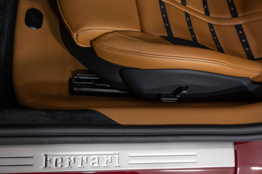 Used 2025 Ferrari 12Cilindri RWD image 30