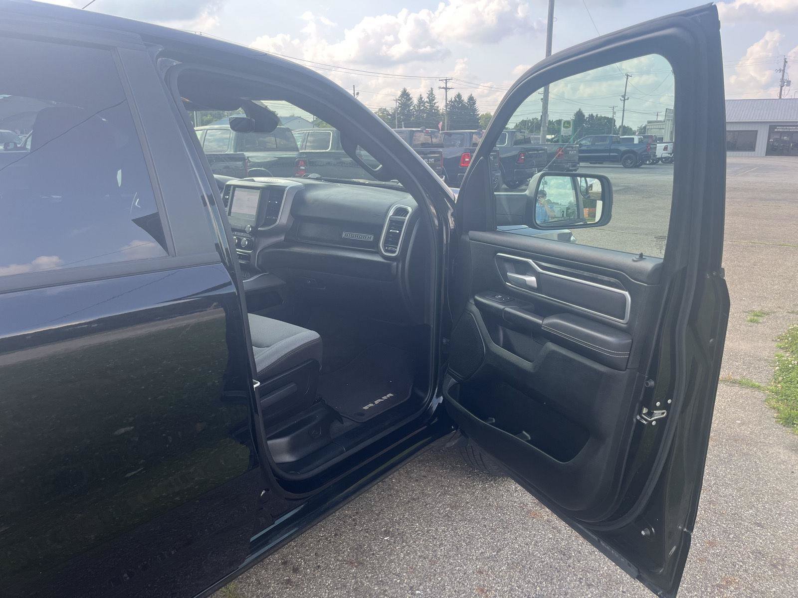 Used 2023 RAM 1500 Big Horn AWD/4WD image 36