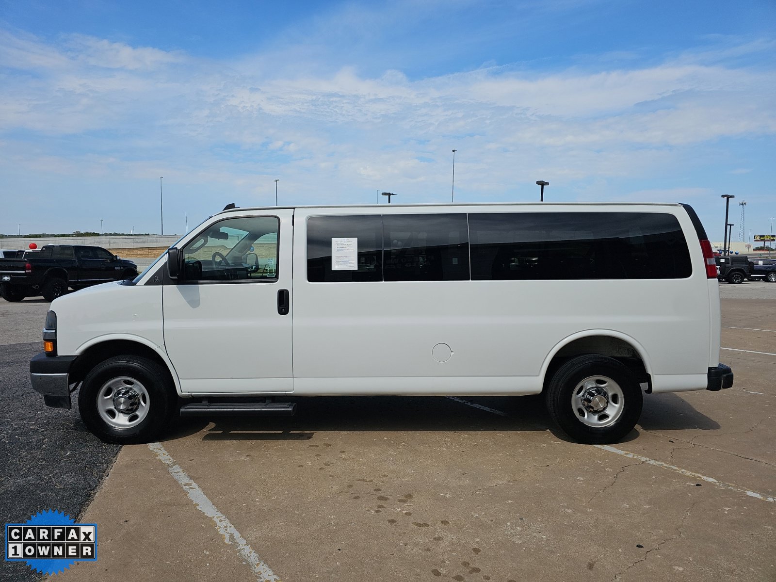 Used 2025 Chevrolet Express 3500 LT w/ LT Preferred Equipment Group RWD image 7