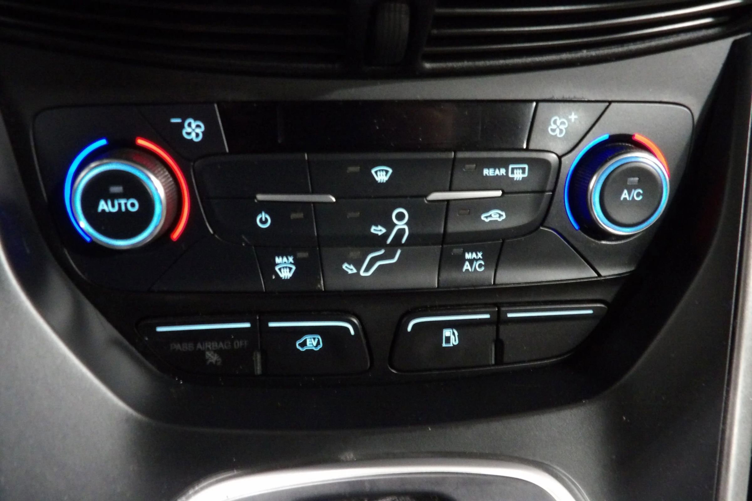 Used 2017 Ford C-MAX Energi SE image 16