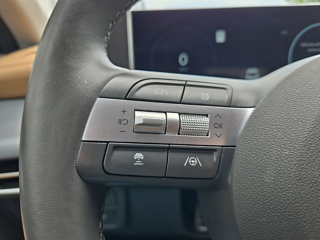 Certified 2025 Hyundai Sonata Limited FWD image 42