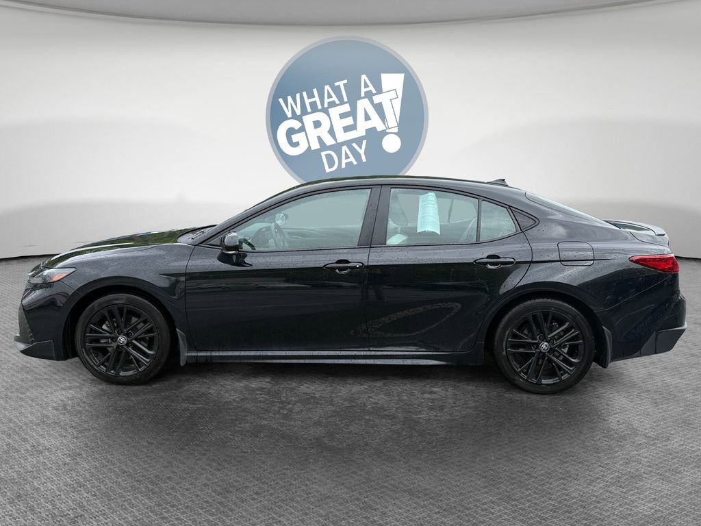 Used 2025 Toyota Camry SE FWD image 7