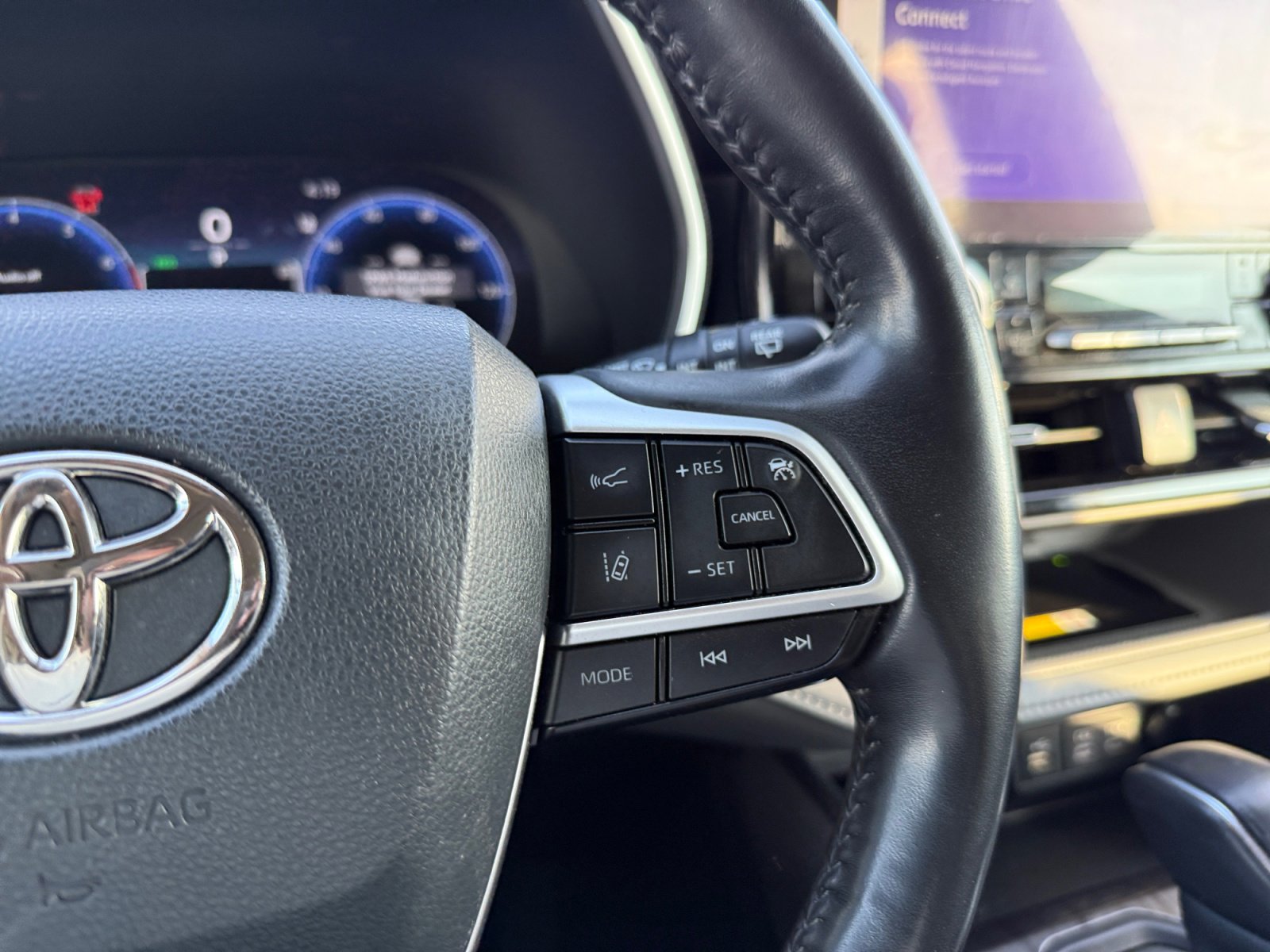 Used 2023 Toyota Highlander Limited image 21