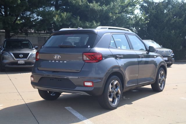 New 2026 Hyundai Venue SEL FWD image 6