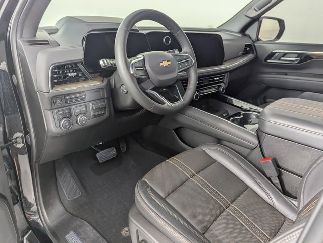 Used 2025 Chevrolet Suburban High Country AWD/4WD image 11