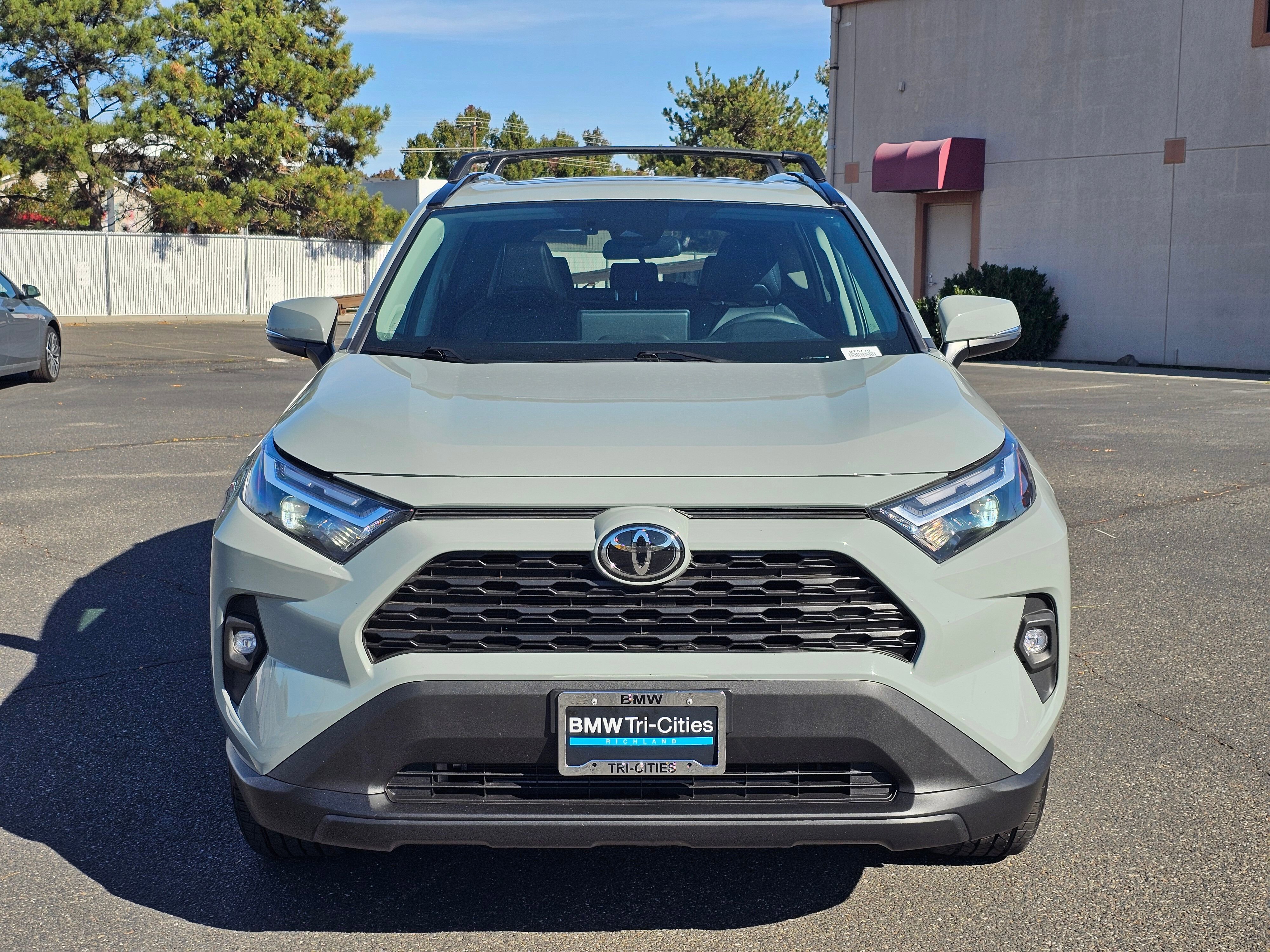 Used 2023 Toyota RAV4 XLE Premium image 6