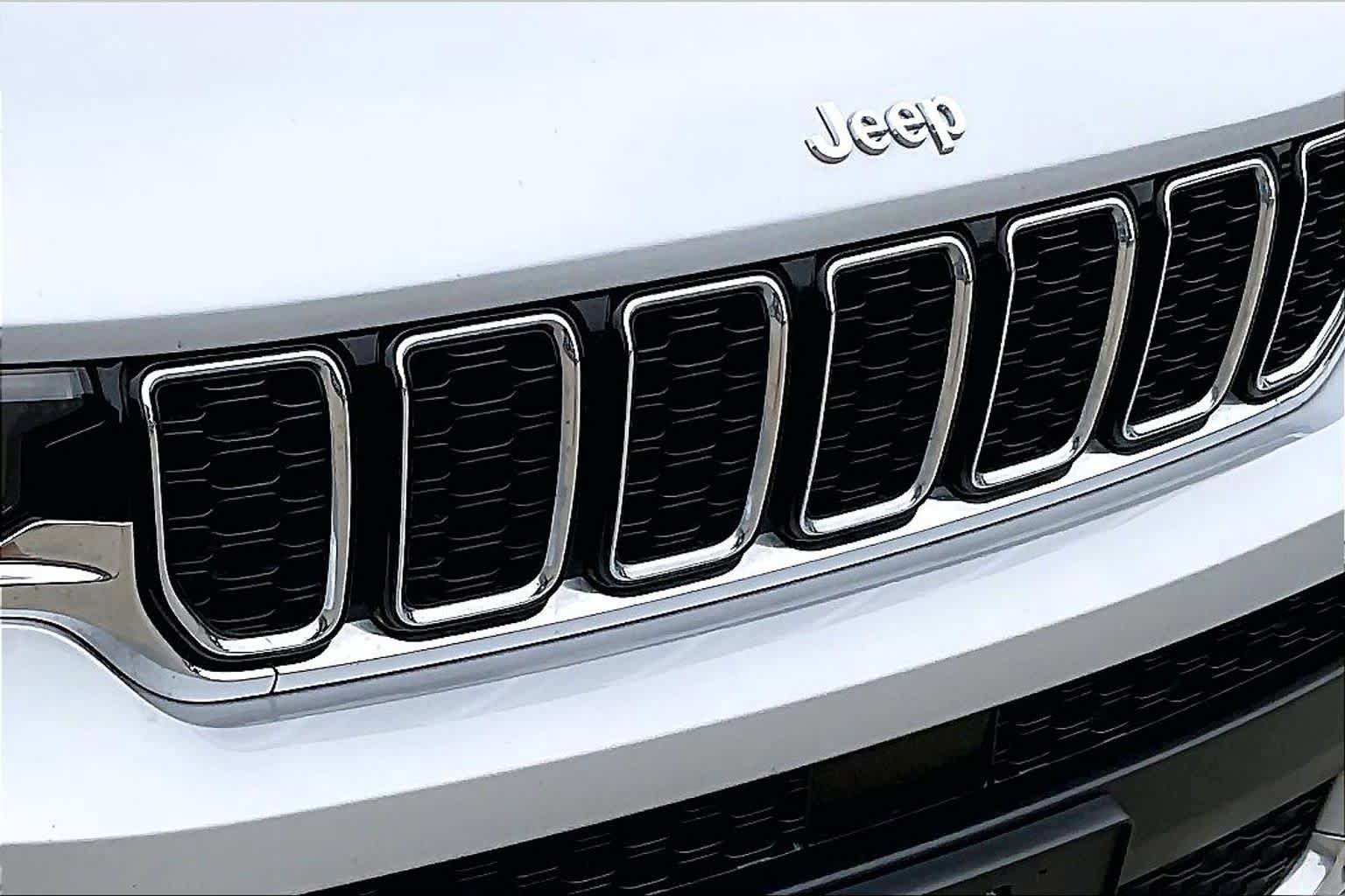 Used 2023 Jeep Grand Cherokee L Limited RWD image 29