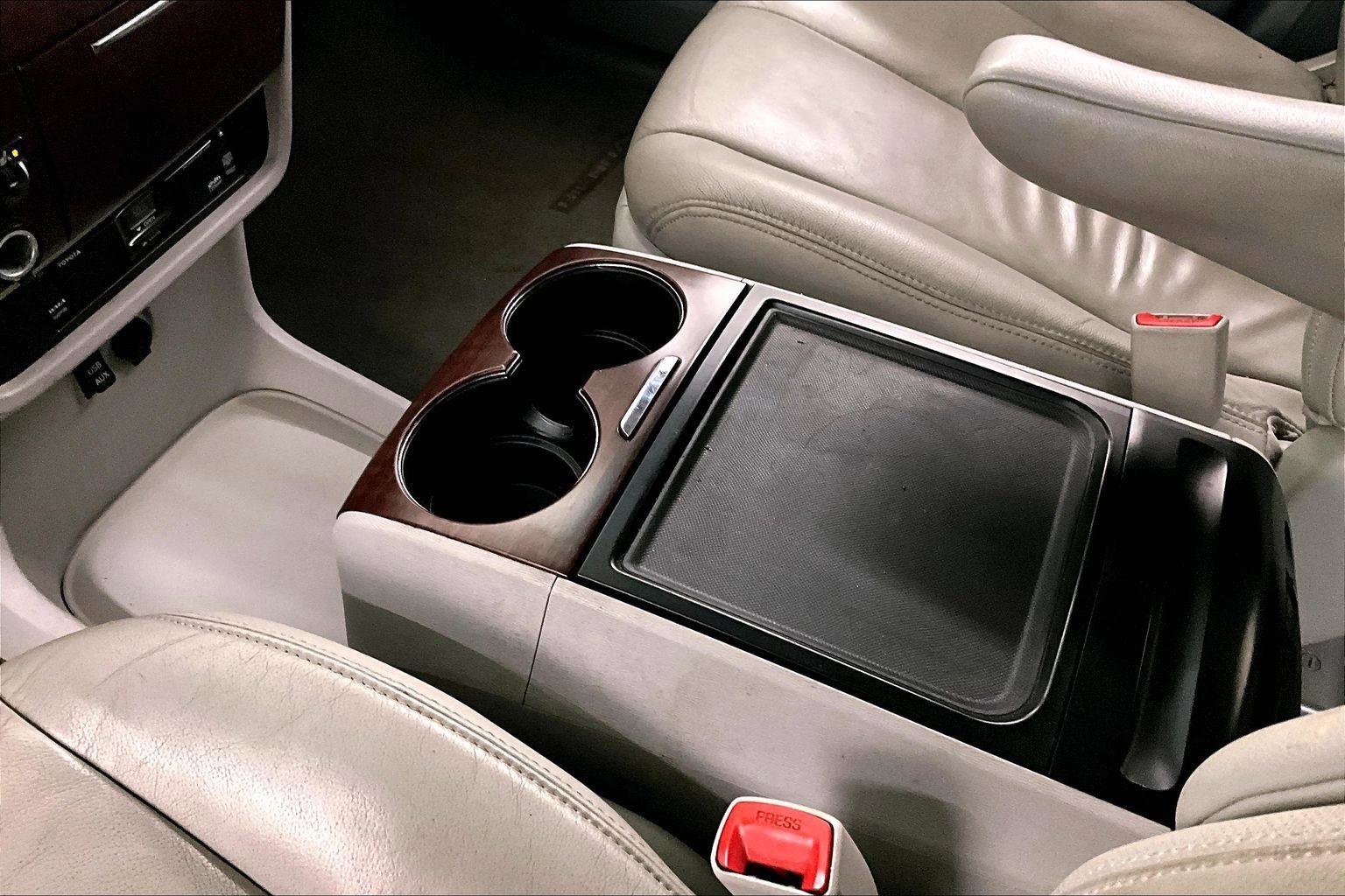 Used 2014 Toyota Sienna XLE image 17