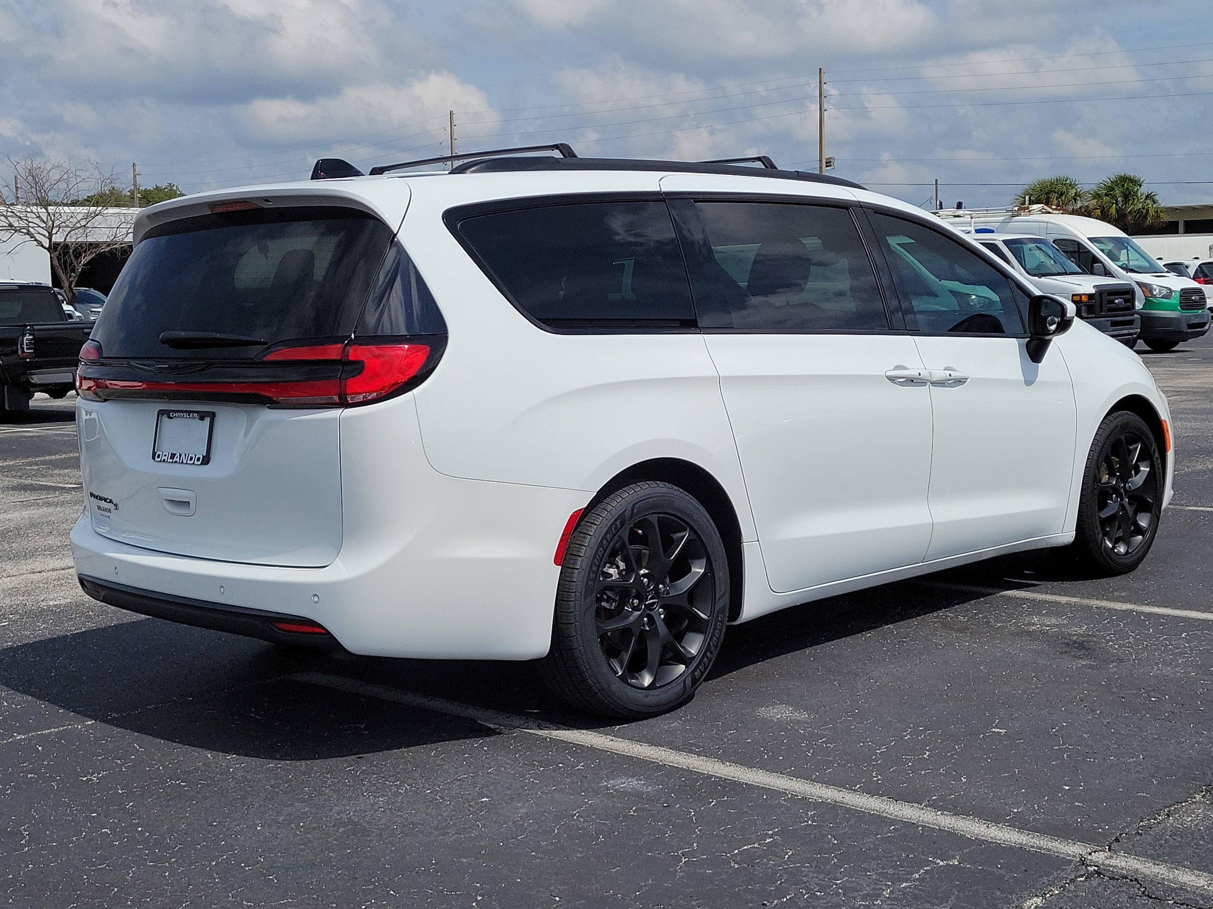 Certified 2023 Chrysler Pacifica Touring-L w/ S Appearance Package FWD image 7